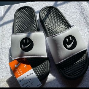 smiley face slides nike